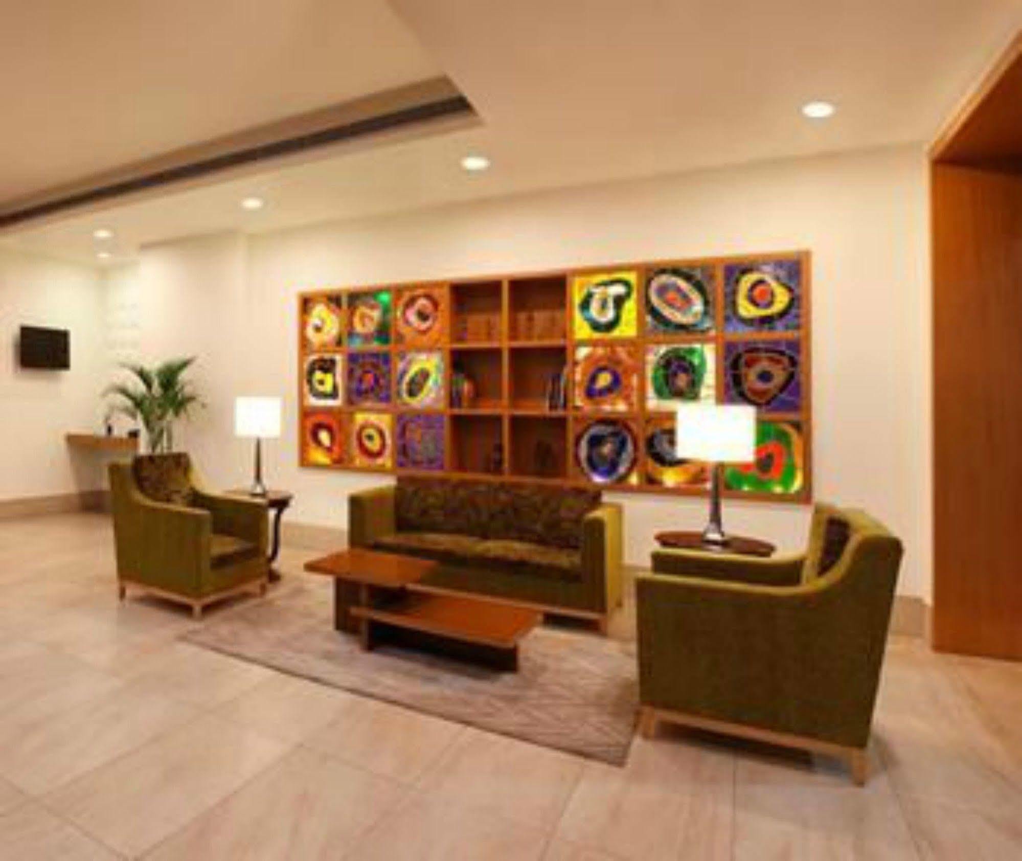 Lemon Tree Hotel, Hotel Dehradun